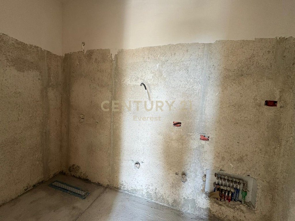 UJI I FTOHTE, SHESIM APARTAMENT 3+1+2