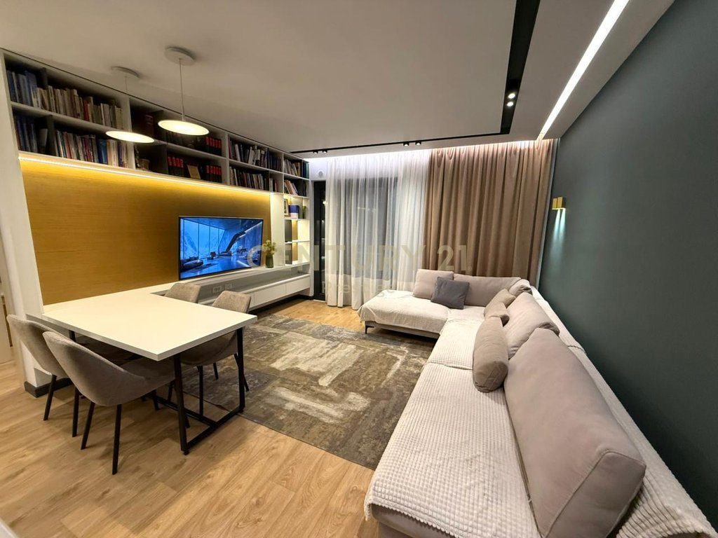 APARTAMENT  2+1+2 + GARAZH ME QIRA PRANE "RADISSON COLLECTION", LIQENI I THATE, TIRANE!
