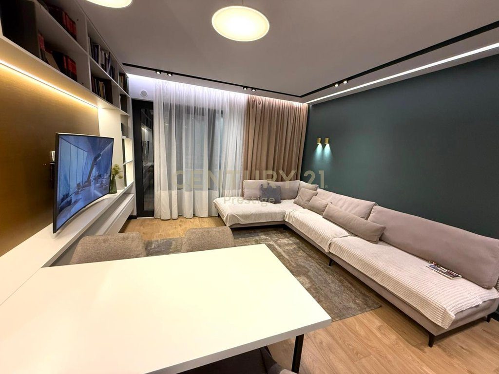 APARTAMENT  2+1+2 + GARAZH ME QIRA PRANE "RADISSON COLLECTION", LIQENI I THATE, TIRANE!