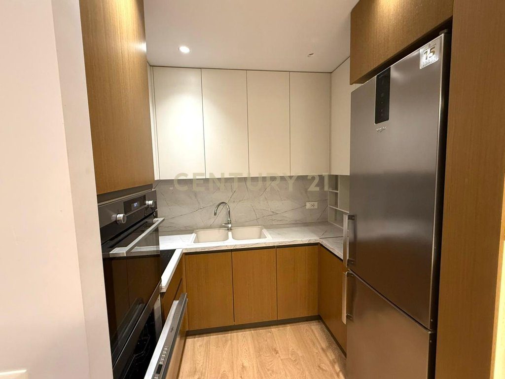 APARTAMENT  2+1+2 + GARAZH ME QIRA PRANE "RADISSON COLLECTION", LIQENI I THATE, TIRANE!
