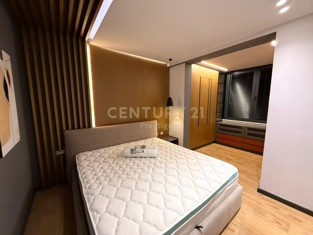 APARTAMENT  2+1+2 + GARAZH ME QIRA PRANE "RADISSON COLLECTION", LIQENI I THATE, TIRANE!