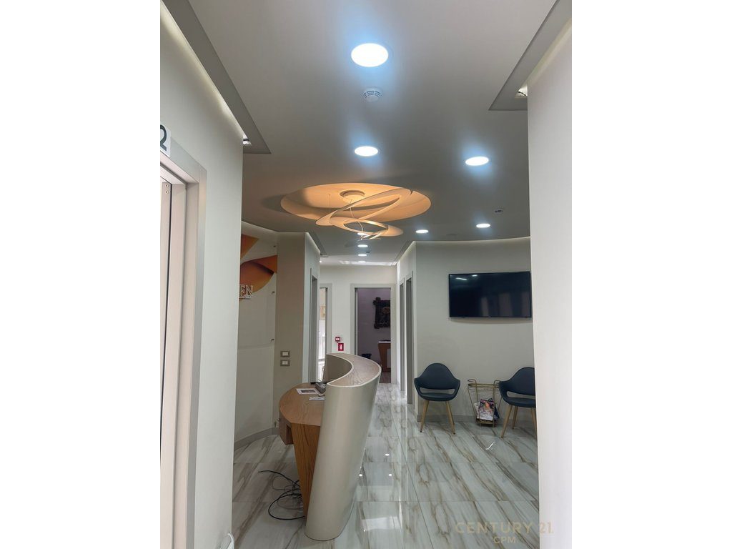 Ambient Modern + Post Parkimi për Klinikë me Qira në Ish Bllok
