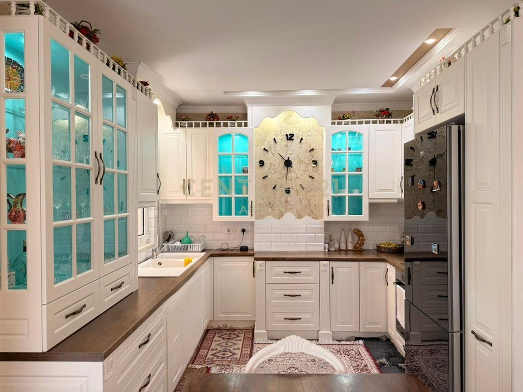 Shitet apartament premium 2+1+2+post parkimi ne kompleksin Sima Com, Unaza e re.