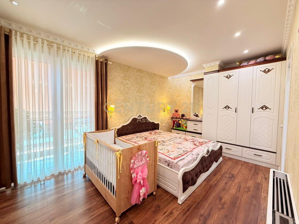 Shitet apartament premium 2+1+2+post parkimi ne kompleksin Sima Com, Unaza e re.