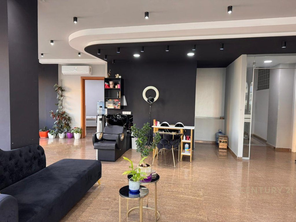 Astir, jepet me qira ambient komercial ne rruge kryesore