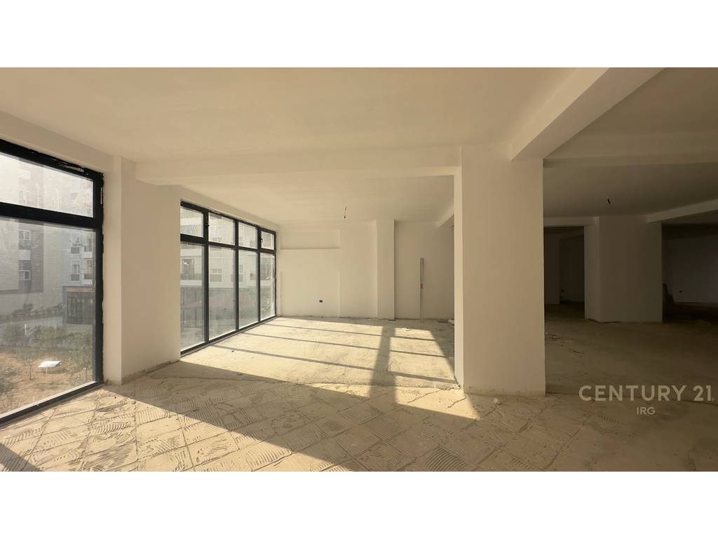 Ambient Komercial Në Shitje në Ish Parku, Tiranë - 850000€ | 395 m²