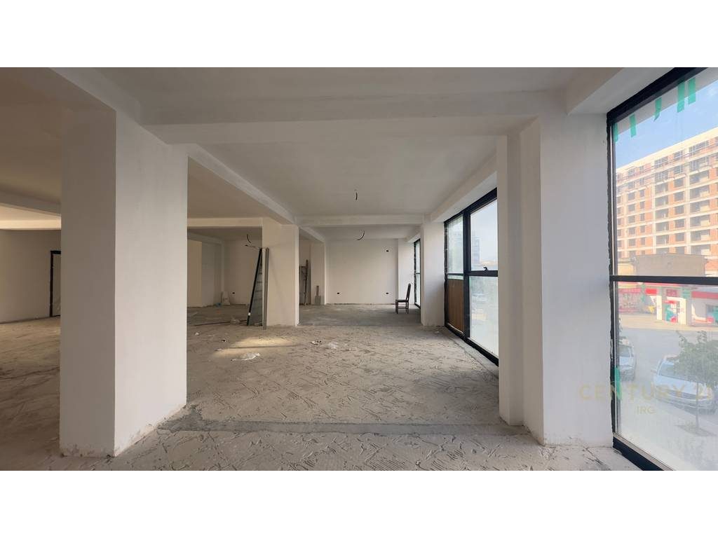 Ambient Komercial Në Shitje në Ish Parku, Tiranë - 850000€ | 395 m²