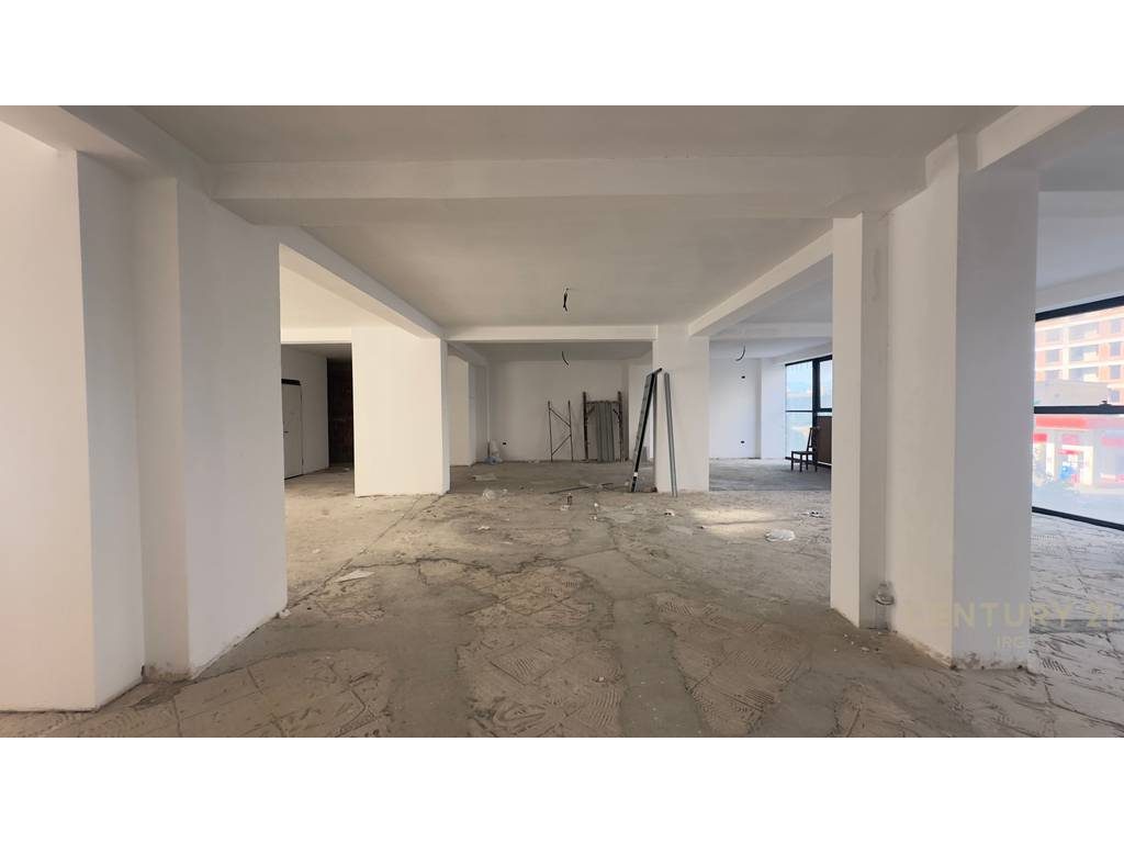 Ambient Komercial Në Shitje në Ish Parku, Tiranë - 850000€ | 395 m²