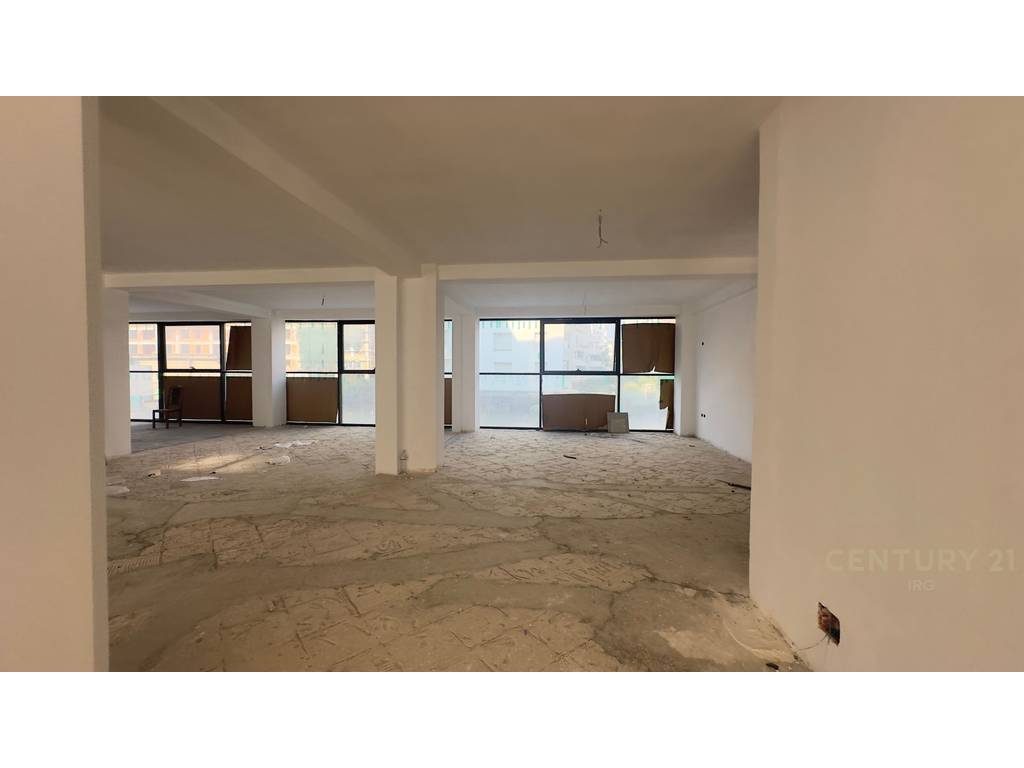 Ambient Komercial Në Shitje në Ish Parku, Tiranë - 850000€ | 395 m²
