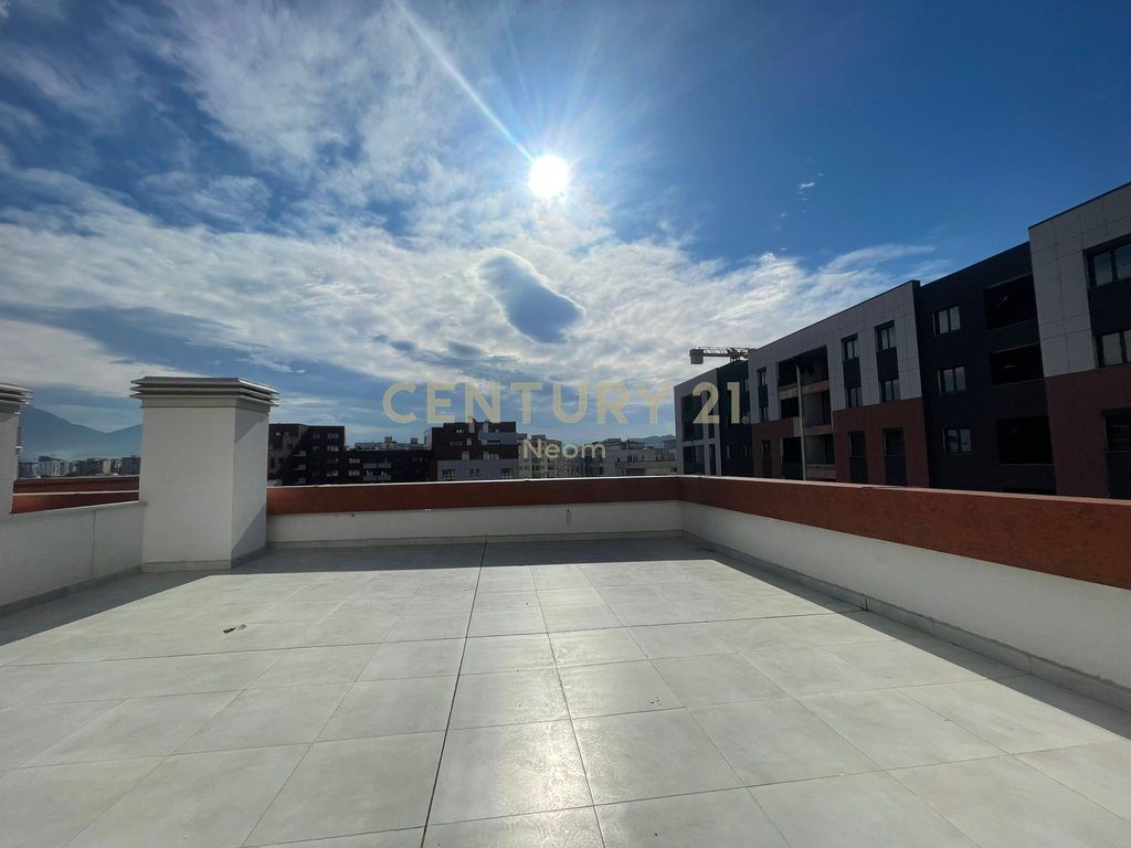 SHITET APARTAMENT PENTHOUSE  3+1+VERANDE NE ASTIR TE URBAN GATE