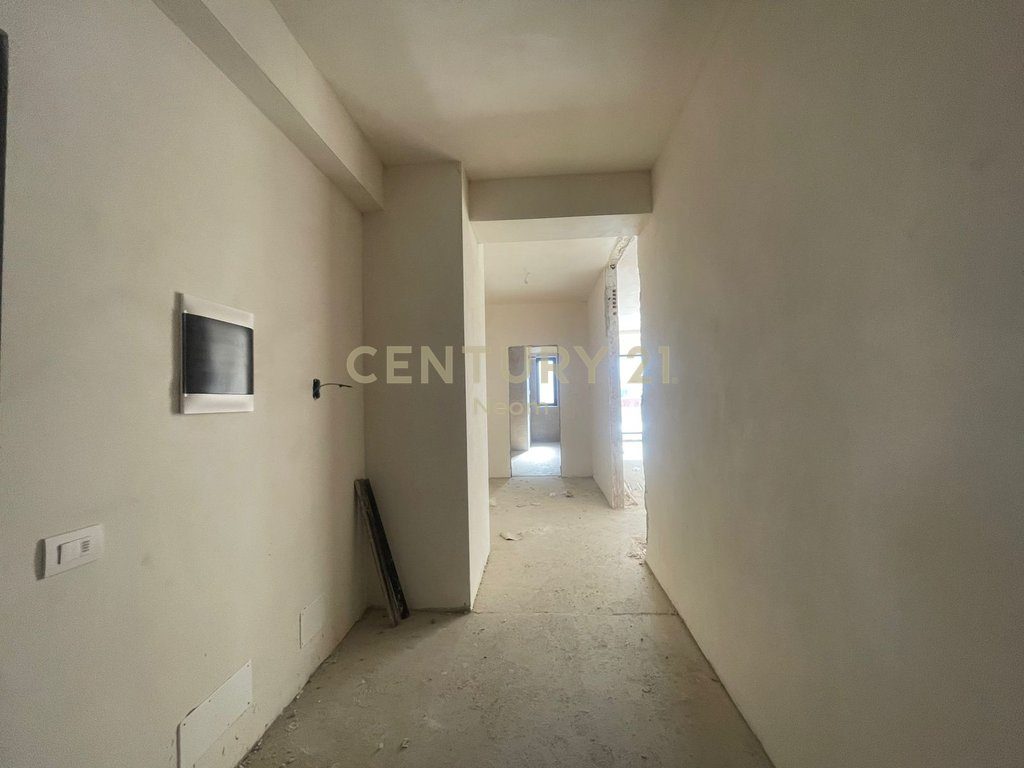 SHITET APARTAMENT PENTHOUSE  3+1+VERANDE NE ASTIR TE URBAN GATE
