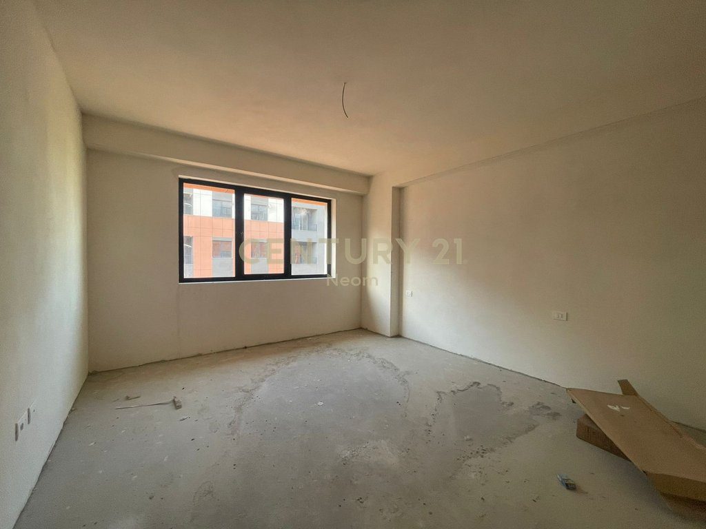 SHITET APARTAMENT PENTHOUSE  3+1+VERANDE NE ASTIR TE URBAN GATE