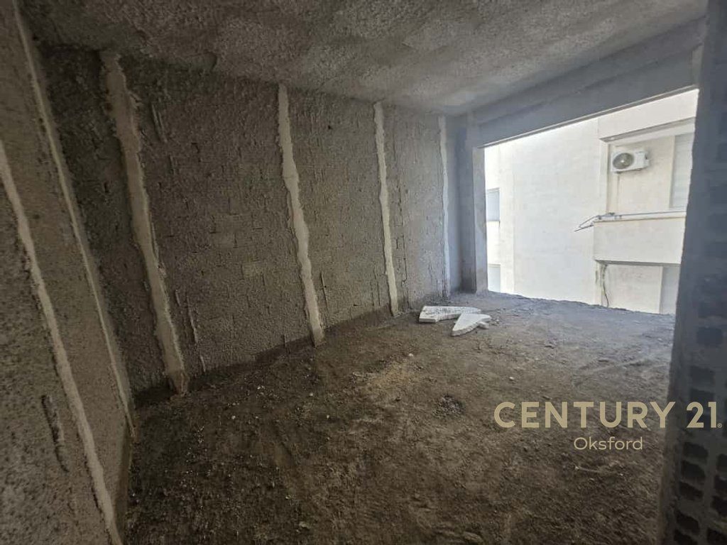 APARTAMENT 2+1 PER SHITJE NE SARANDË