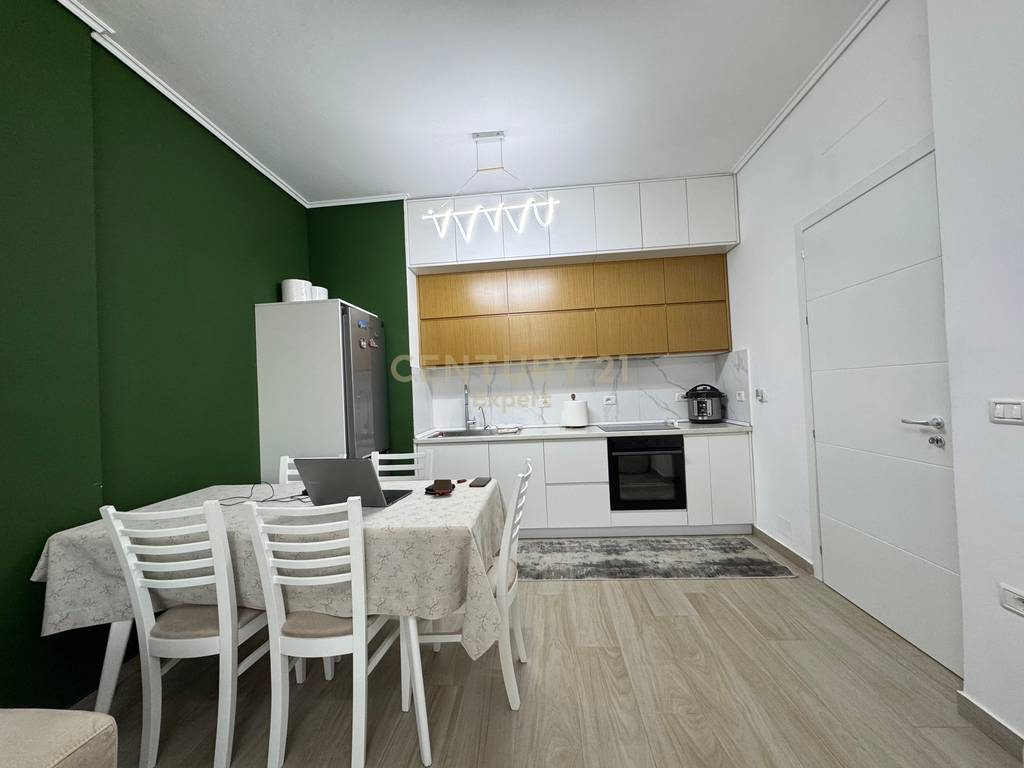 SHESIM APARTAMENT 1+1+ POST PARKIMI EXTRA TE MOBILUAR TE ISH FUSHA E AVIACIONIT!