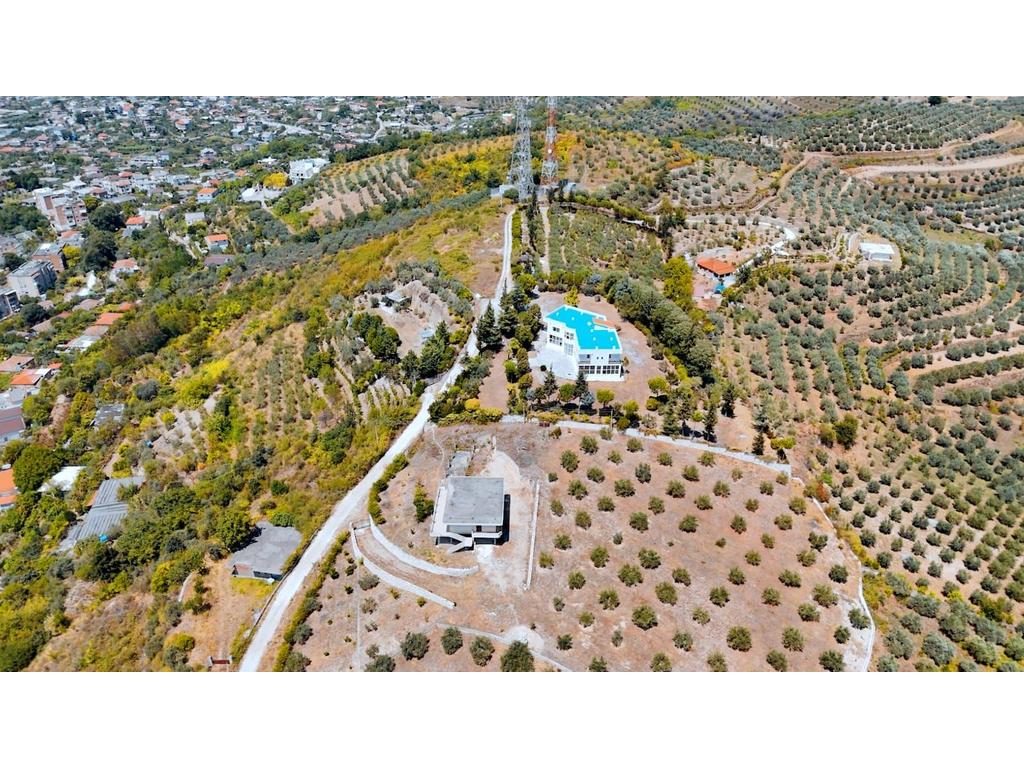 Shitet Agroturizëm i Rrallë në Polovinë, Berat!
