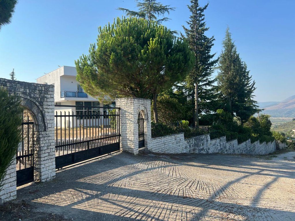 Shitet Agroturizëm i Rrallë në Polovinë, Berat!