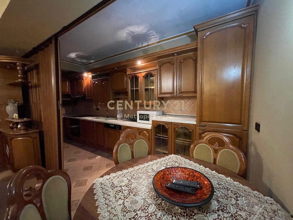 JEPET ME QIRA APARTAMENT 2+1+2 PRANE XHEKO IMPERIAL, NE TIRANE TE RE