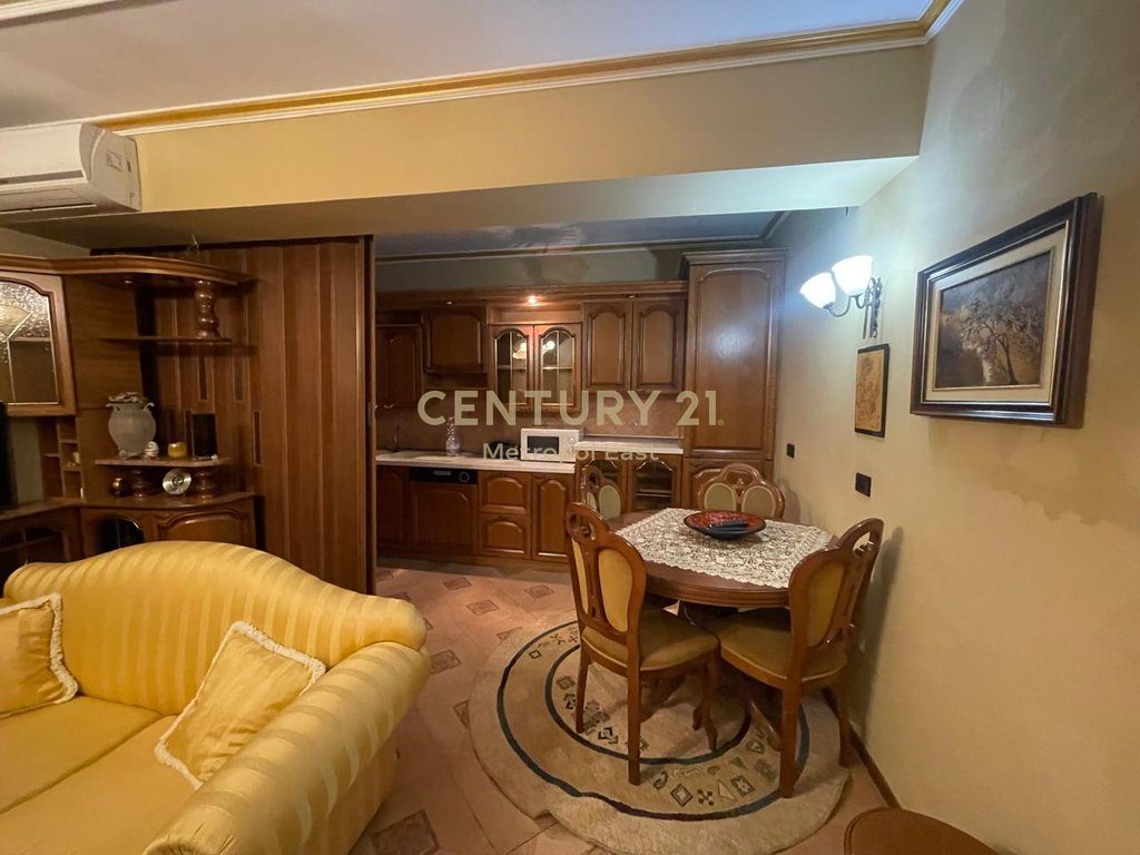 JEPET ME QIRA APARTAMENT 2+1+2 PRANE XHEKO IMPERIAL, NE TIRANE TE RE