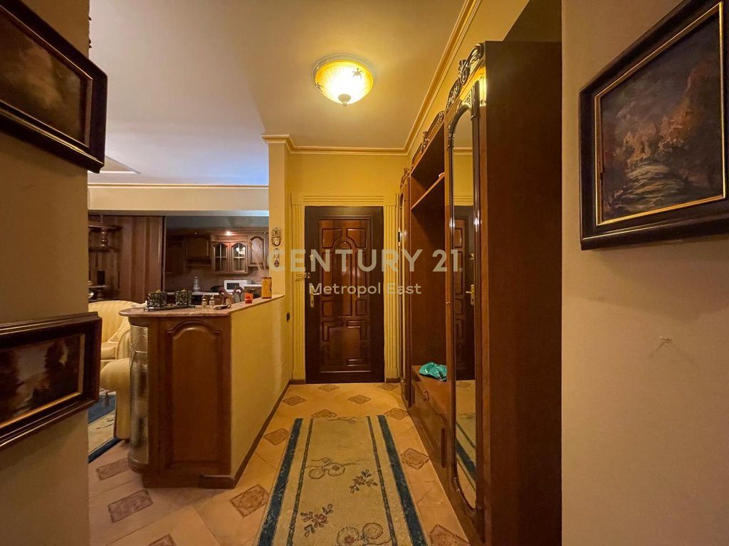 JEPET ME QIRA APARTAMENT 2+1+2 PRANE XHEKO IMPERIAL, NE TIRANE TE RE