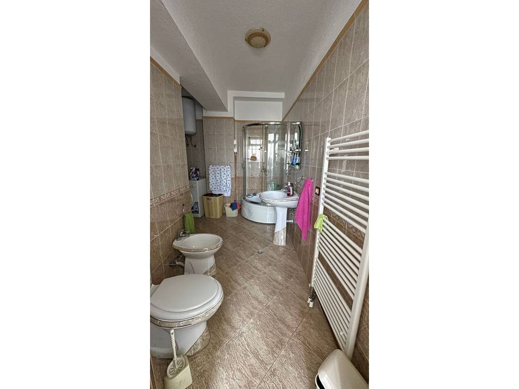 APARTAMENT ME QIRA 90 M² – PAMJE NGA LIQENI DHE STADIUMI