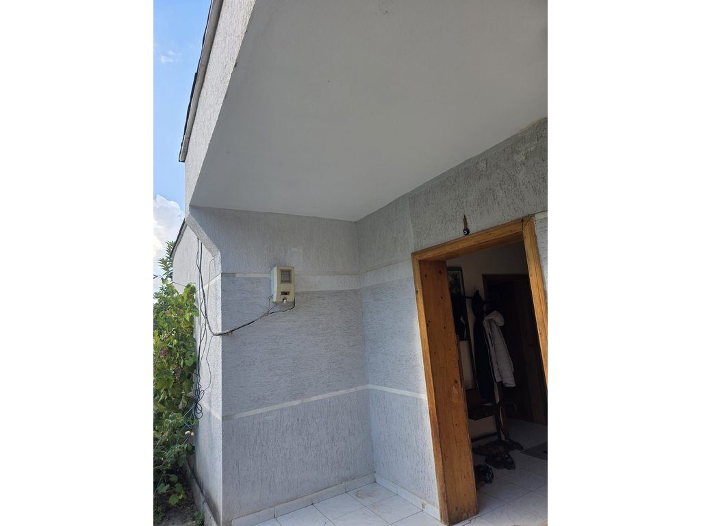 Jepet me qira objekt + truall në hyrje të Freskut – Mundësi ideale për biznese!