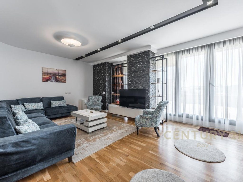 SHITET PENTHOUSE PRAKTIK PËR JETESË KOMODE!