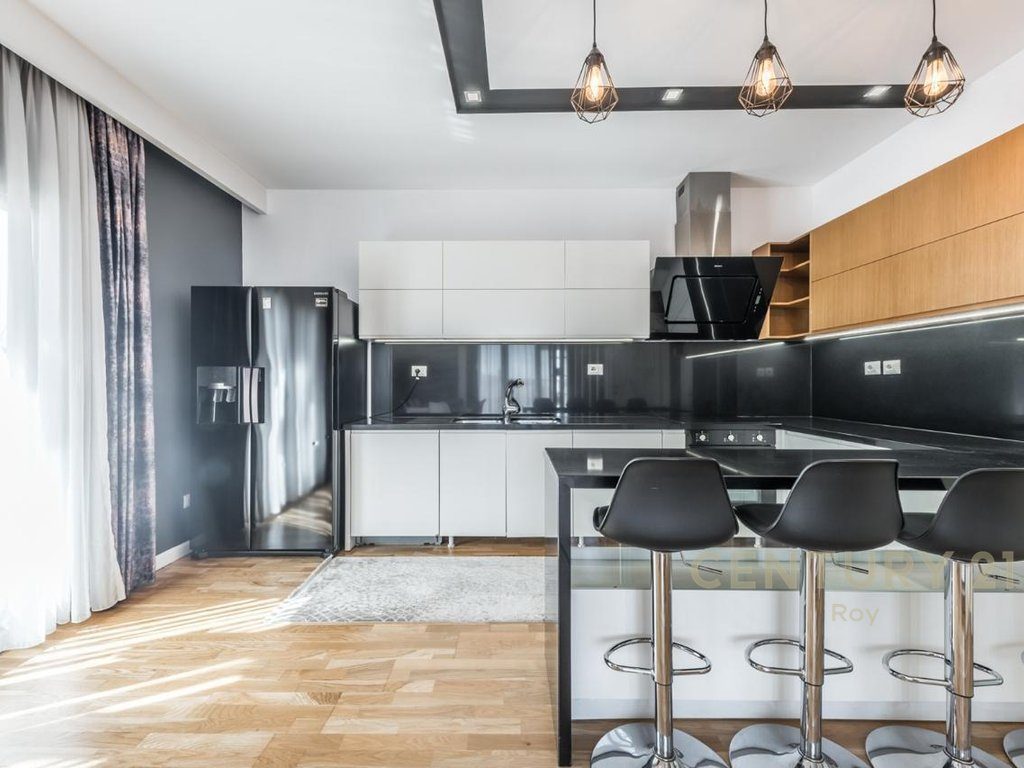 SHITET PENTHOUSE PRAKTIK PËR JETESË KOMODE!