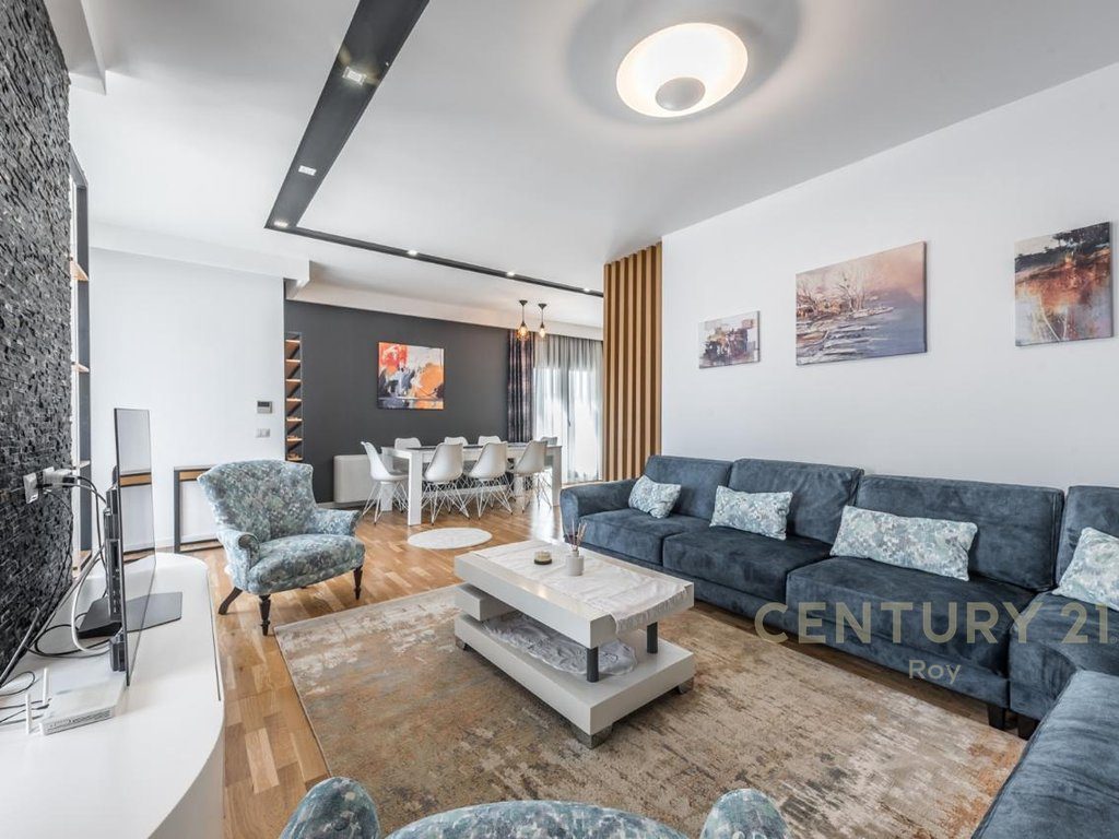 SHITET PENTHOUSE PRAKTIK PËR JETESË KOMODE!