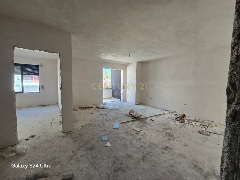 Shitet Apartament 1+1 me post në Golem – Rezidenca “Saeli Construction” ! ( pranohet makine )