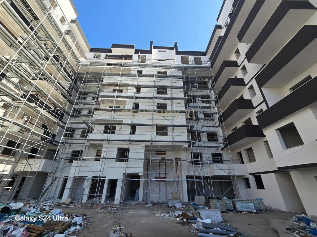 Shitet Apartament 1+1 me post në Golem – Rezidenca “Saeli Construction” ! ( pranohet makine )