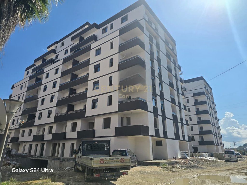 Shitet Apartament 1+1 me post në Golem – Rezidenca “Saeli Construction” ! ( pranohet makine )
