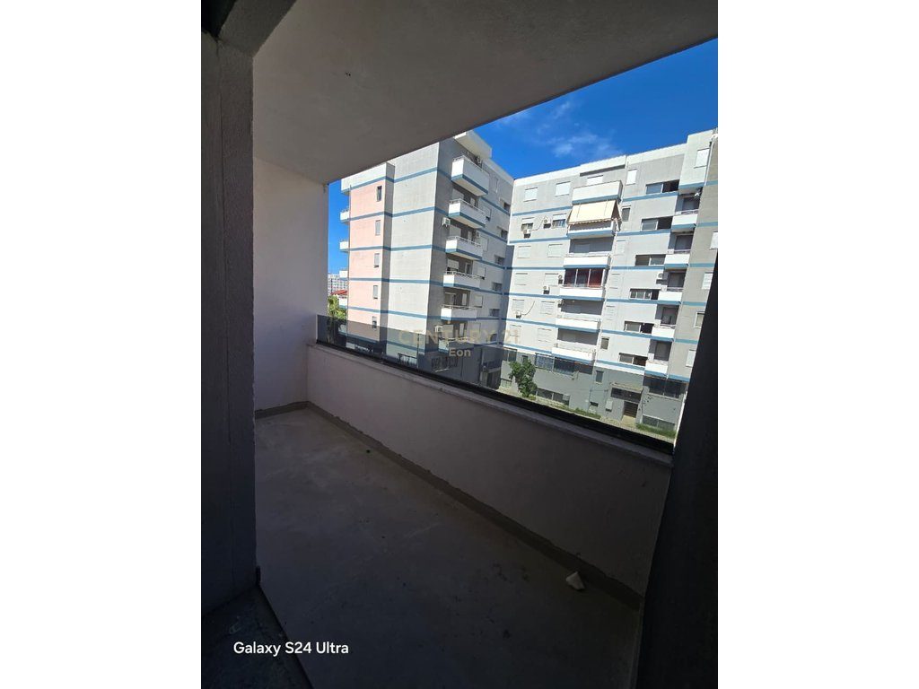 Shitet Apartament 1+1 me post në Golem – Rezidenca “Saeli Construction” ! ( pranohet makine )