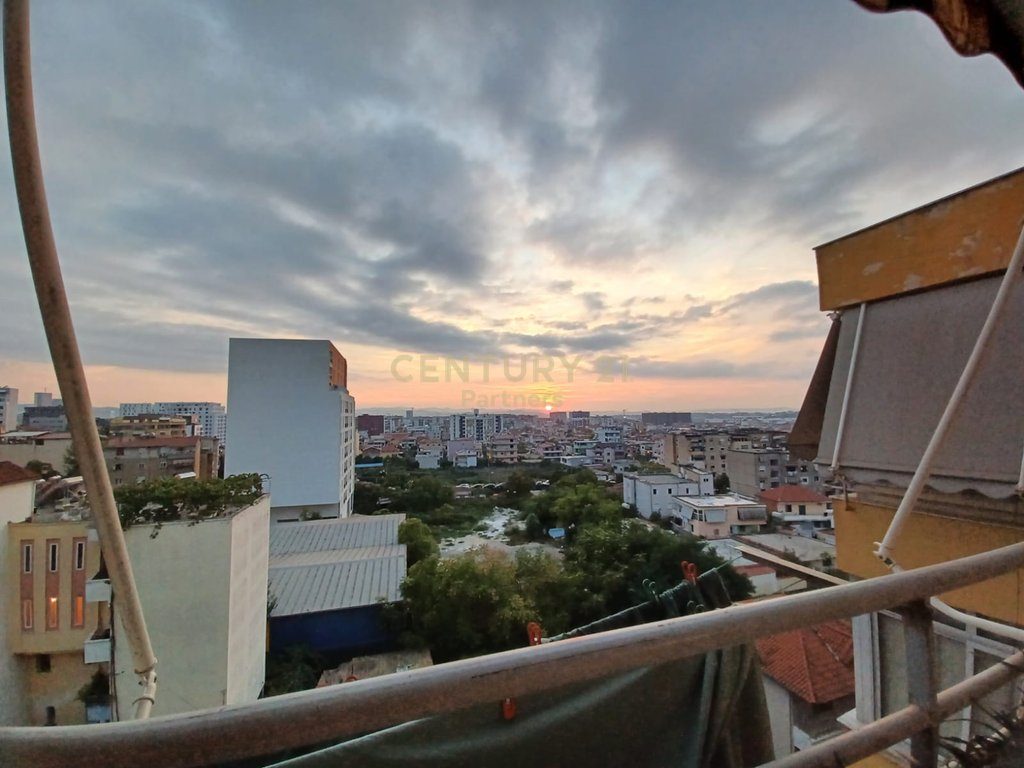 Shesim  Apartament 2+1 me Post Parkimi – Zona QSUT