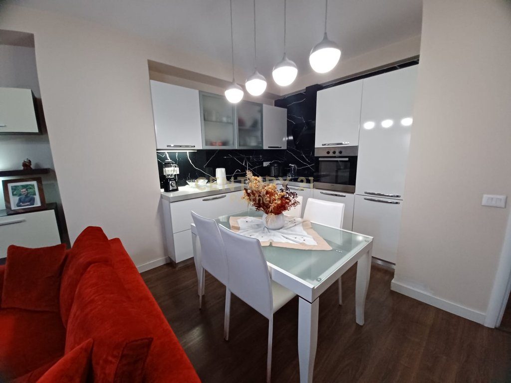Shesim  Apartament 2+1 me Post Parkimi – Zona QSUT