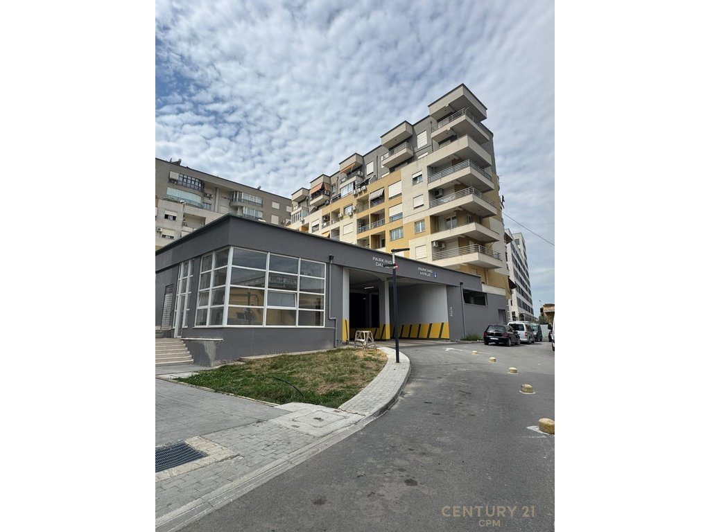 SHITET POST PARKIMI NE -1 ISH STACIONI TRENIT!
