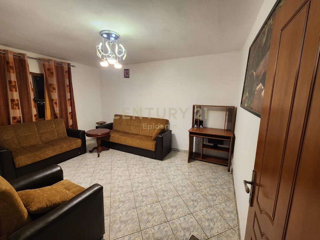 Apartament 3+1 me qira tek Treshi Ura e institutit, Tiranë - 390€ | 89 m²