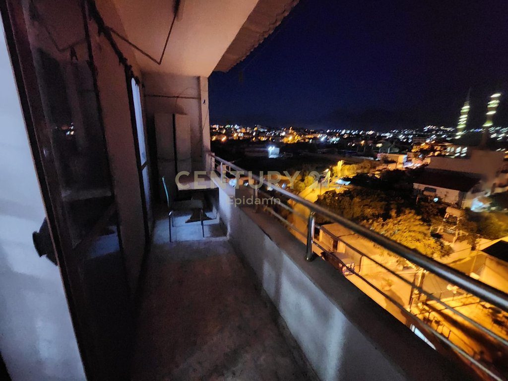 Apartament 3+1 me qira tek Treshi Ura e institutit, Tiranë - 390€ | 89 m²