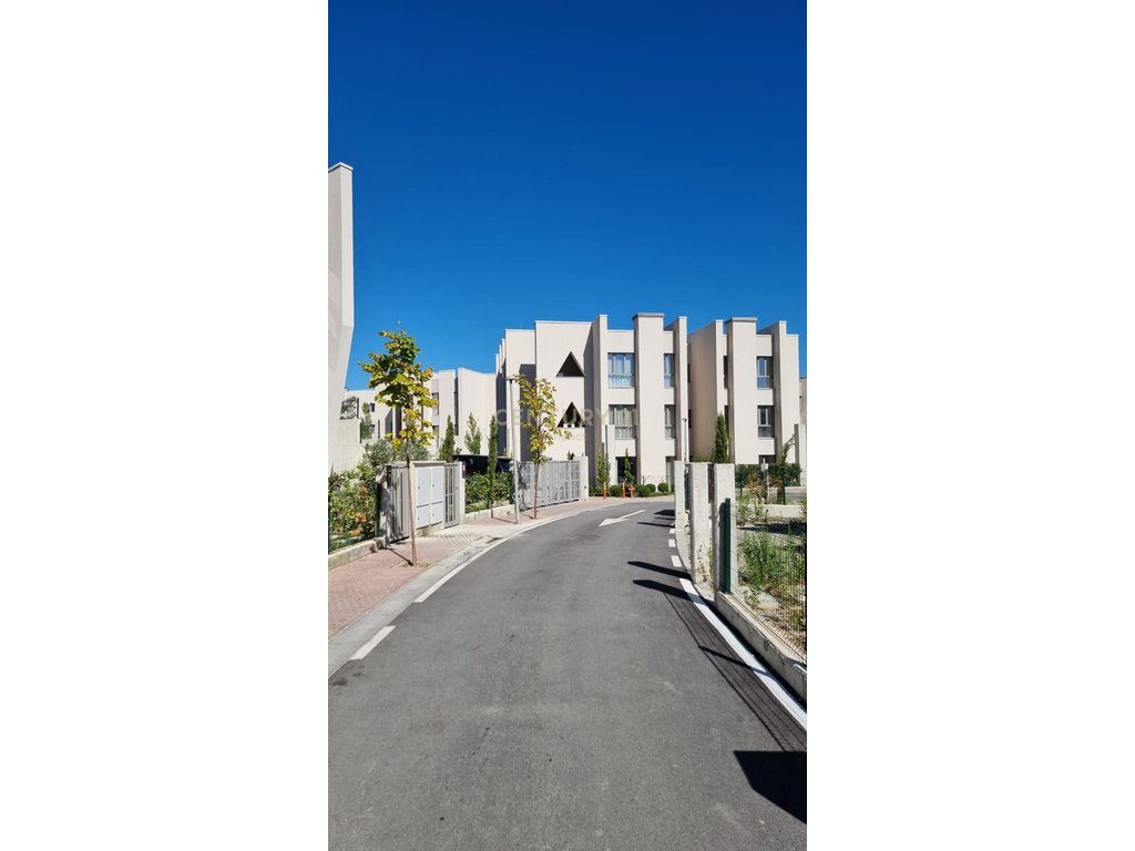Vila Elitare per shitje ne zonen e Liqenit te Thate "GREEN VALLEY".1.600.000€ | 783.5 m²