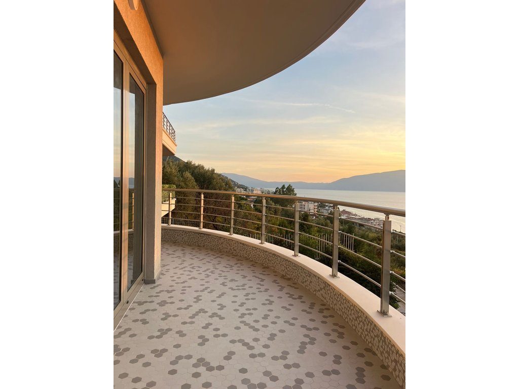 APARTAMENT LUKSOZ 2+1+2 PER QIRA, PAMJE TOTALE DETI NE UJE TE FTOHTE ,VLORE !