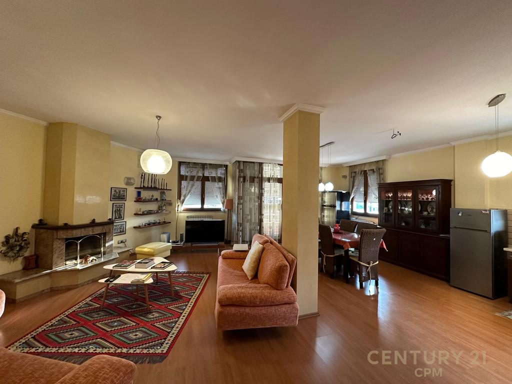 Jepet me qira apartament 3+1+2 te Hoxha Tahsim, Tiranë