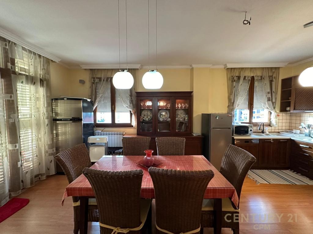 Jepet me qira apartament 3+1+2 te Hoxha Tahsim, Tiranë