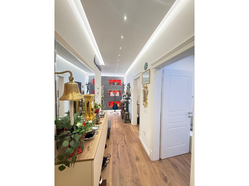 Shitet Apartament 2+2 tek Vila e Zogut, Durrës !