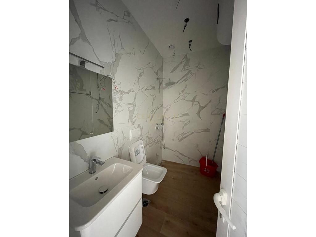 AMBIENT KOMERCIAL ME QIRA NE QENDER!