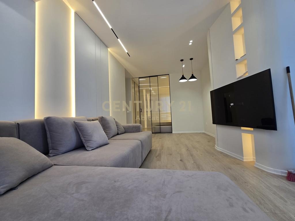 APARTAMENT 2+1 PER SHITJE: TE 21 DHJETORI, PAS OSLO
