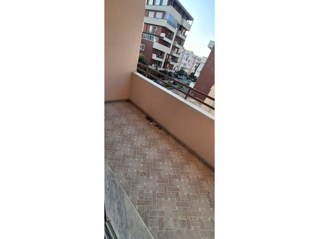 APARTAMENT 2+2B+2T PER SHITJE PRANE STADIUMIT NE DURRES.
