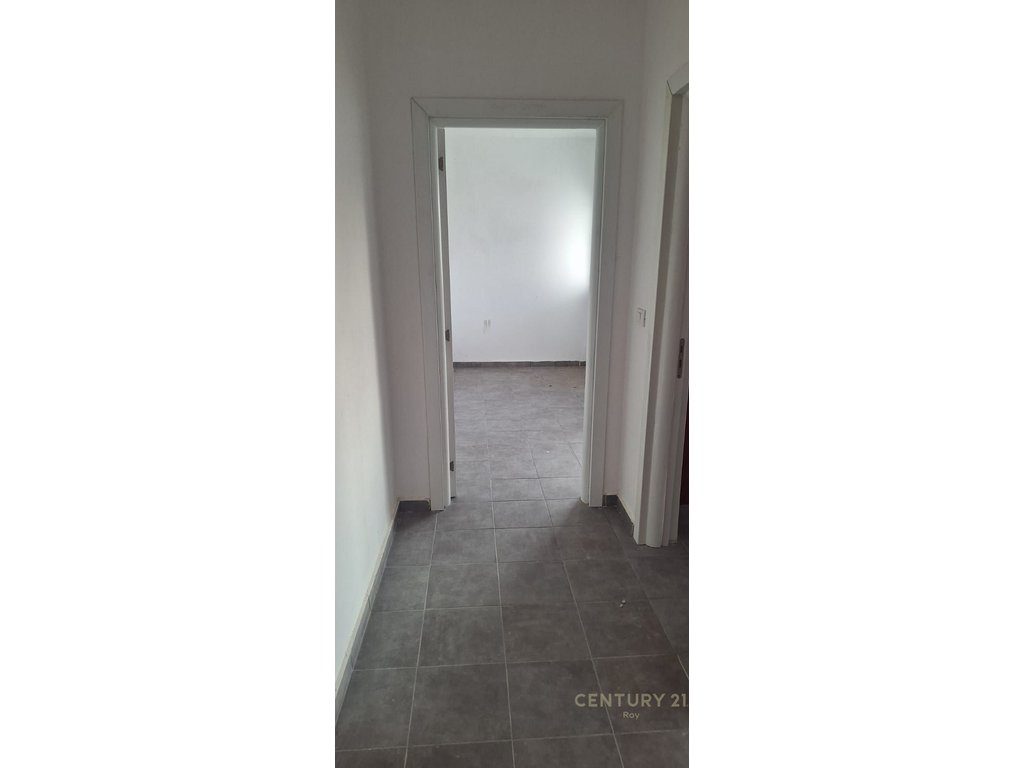 APARTAMENT 2+2B+2T PER SHITJE PRANE STADIUMIT NE DURRES.