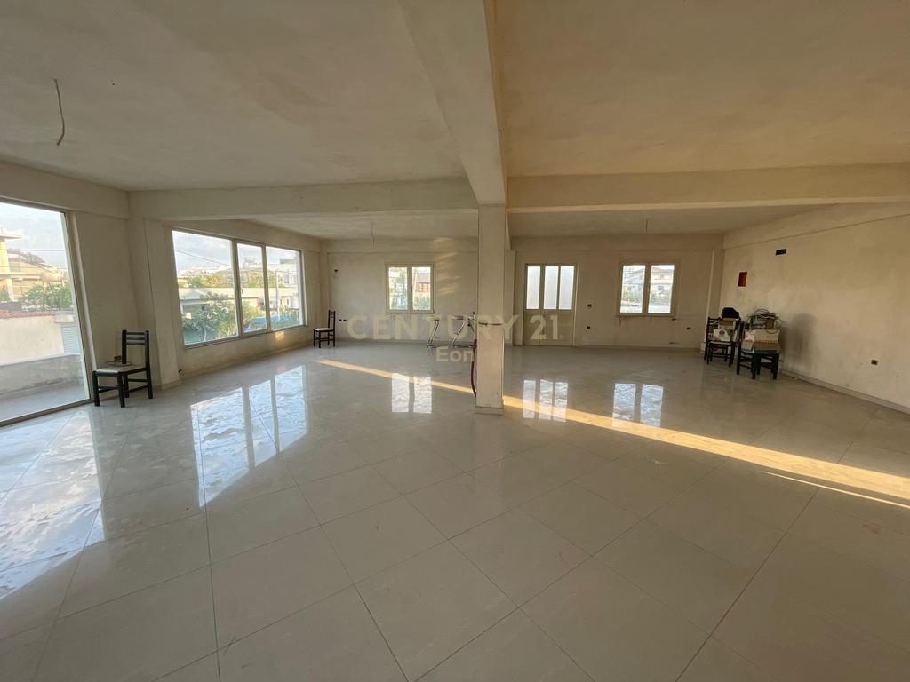 Ambient Komercial Me Qira në Ish Këneta, Durrës - 400€ | 158 m²