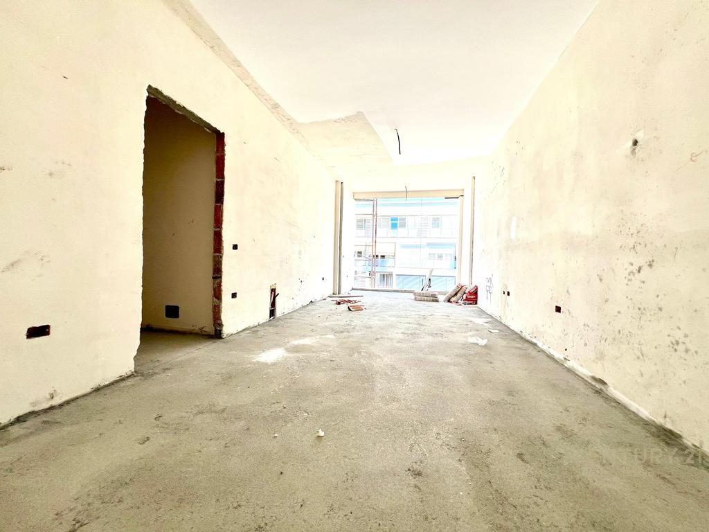 Kika 3, Komuna e Parisit (CONAD-i) – Shitet Apartament 3+1+2
