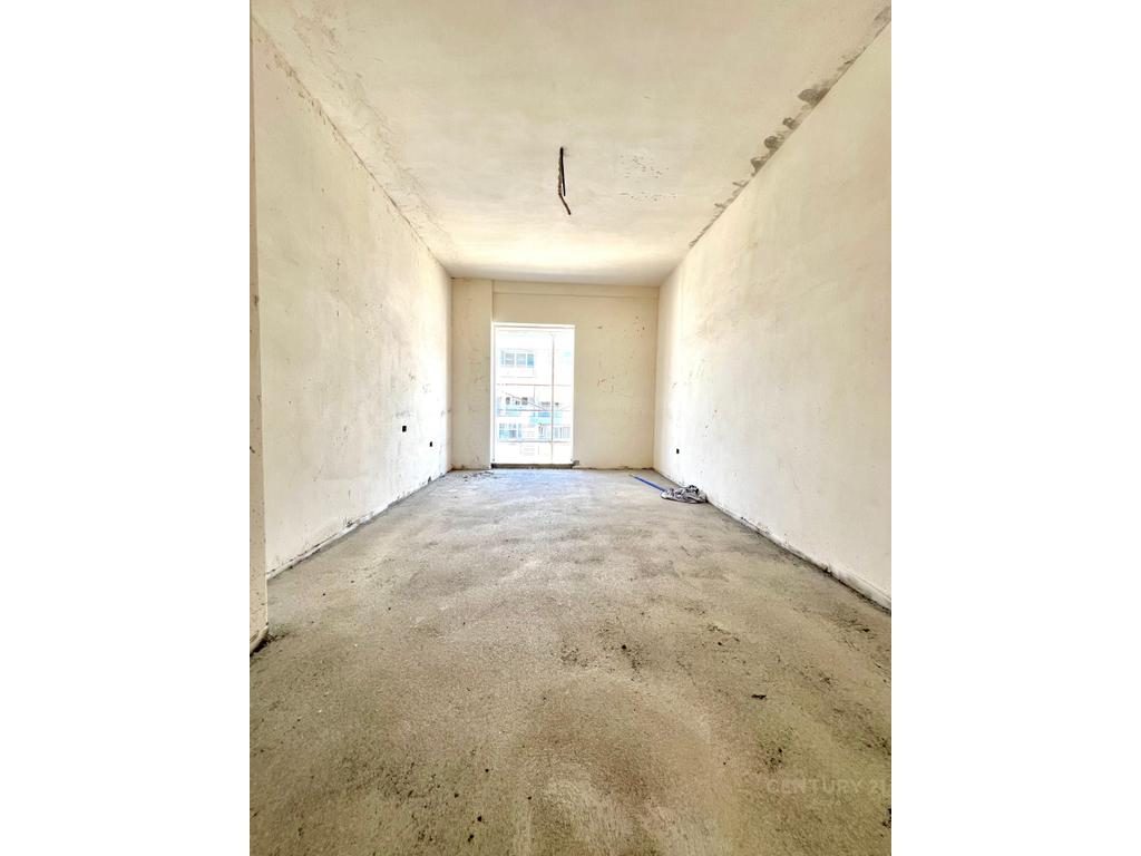 Kika 3, Komuna e Parisit (CONAD-i) – Shitet Apartament 3+1+2