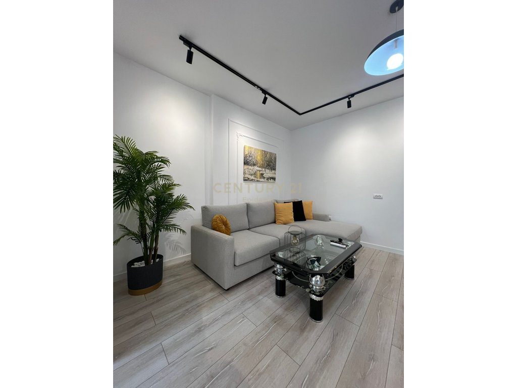 Shitet Apartament 1+1 i investuar, plazh Rrota Kuqe